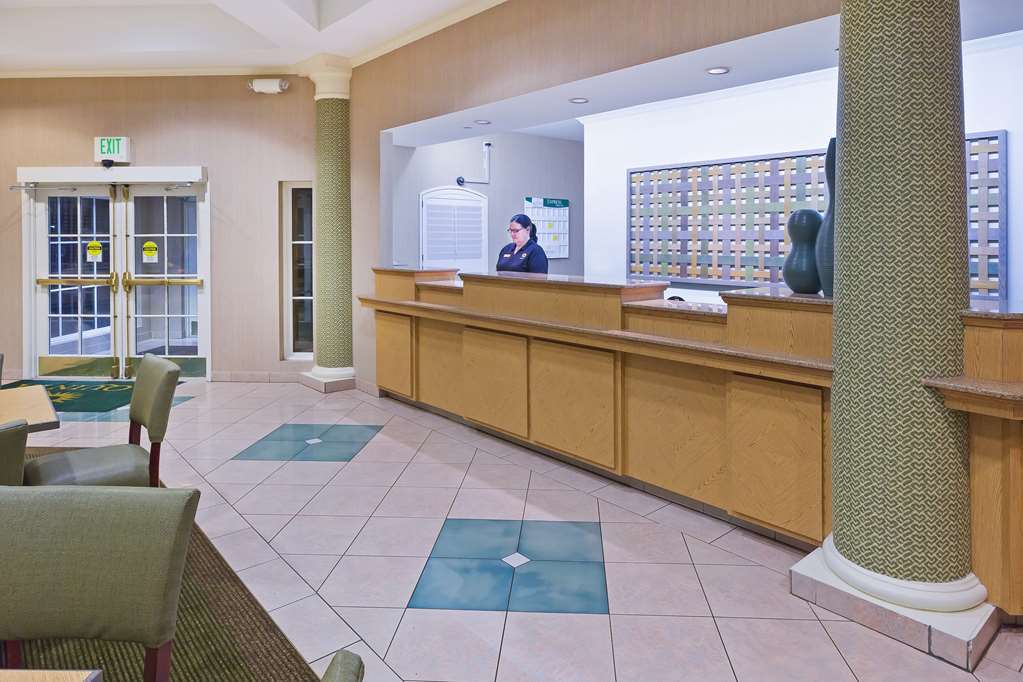 La Quinta By Wyndham Shreveport Airport Hotel Interior photo